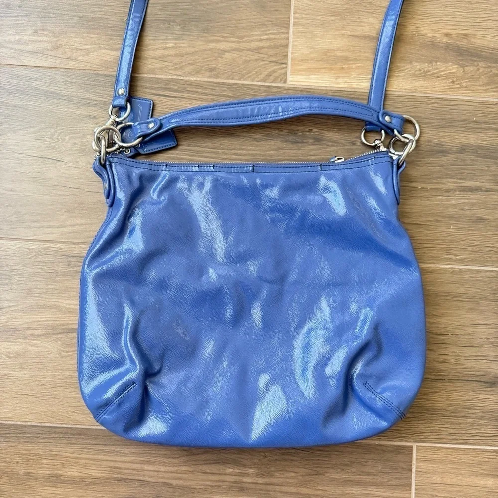 COACH F23401 Periwinkle Daisy Liquid Gloss Pocket Hobo Bag